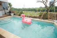 Swimming Pool Calya Villa