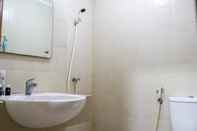 In-room Bathroom Comfort Stay and Homey Studio Room Maple Park Sunter Apartment By Travelio