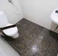 In-room Bathroom 3 Comfy Studio Connected to Mall Orchard Supermall Mansion Apartment By Travelio