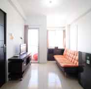 Sảnh chờ 4 Simple 2BR with Extra Bed Menara Rungkut Apartment By Travelio