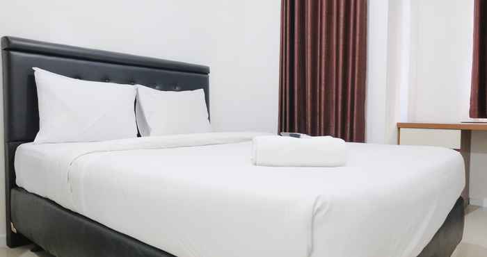 Kamar Tidur Modern Classic Studio Apartment Parahyangan Residence By Travelio