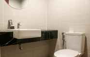 In-room Bathroom 5 Comfy and Good Deal Studio West Vista Apartment By Travelio