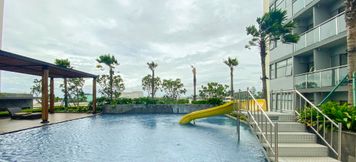 Swimming Pool 5 Homey and Minimalist Studio at Daan Mogot City Apartment By Travelio
