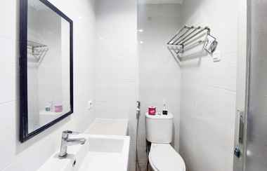 In-room Bathroom 2 Comfortable and Best Deal Studio Apartment Skyview Medan near Campus By Travelio