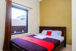 RedDoorz @ Hotel Rich Parepare near Pantai Mattirotasi, USD 19.86