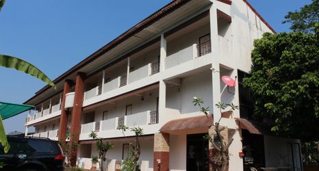 Bên ngoài 2 OYO 75420 Howto Hotel