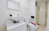 In-room Bathroom 6 Modern and Homey 2BR Apartment at M-Town Residence By Travelio