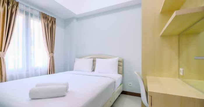 Bilik Tidur Cozy Living 2BR at Royal Heights Apartment By Travelio