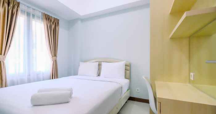 ห้องนอน Homey and Best Deal 2BR Royal Heights Apartment By Travelio