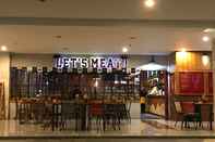Quầy bar, cafe và phòng lounge Lavenderbnb Room 8 at Mataram City 