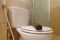 Toilet Kamar Modern Studio Room Apartment Grand Setiabudi By Travelio