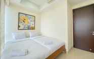 Kamar Tidur 2 Homey and Nice 2BR Apartment at Menteng Park By Travelio