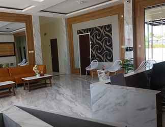 Lobby 2 Hotel Apex Dobo