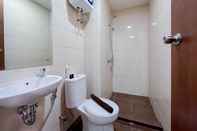 In-room Bathroom Restful and Best Choice 2BR Vida View Makassar Apartment By Travelio