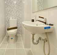 In-room Bathroom 3 Best Deal and Comfy Studio Apartment Tokyo Riverside PIK 2 By Travelio
