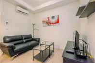 Sảnh chờ Strategic and Good Deal 1BR L'Avenue Apartment By Travelio
