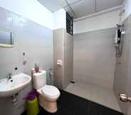 In-room Bathroom 7 Akademik Suite Homestay @ Austin Height Johor