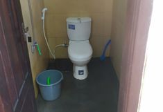 In-room Bathroom 7 Guest House Krikilan