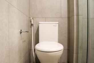 Toilet Kamar 4 Minimalist and Homey 1BR at Menara Jakarta Kemayoran Apartment By Travelio