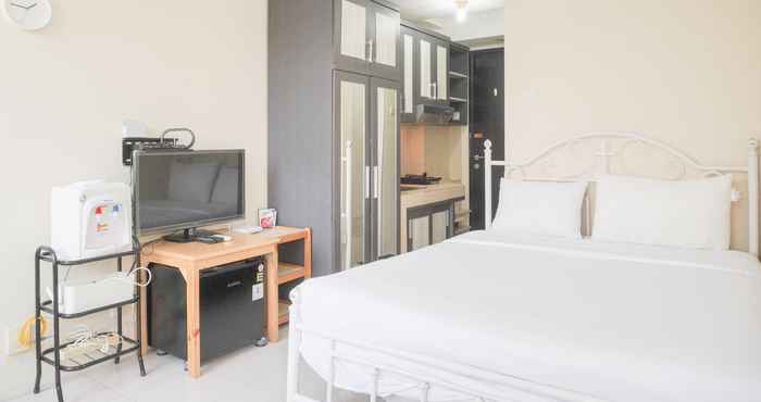 Bedroom Simply Look and Homey Studio Belmont Residence Puri Apartment By Travelio