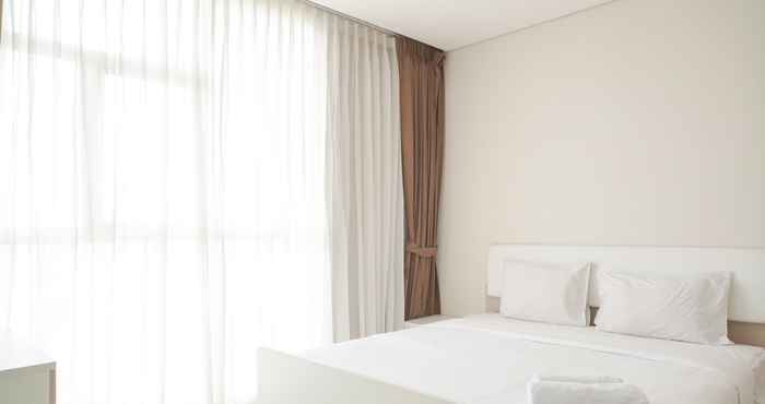 ห้องนอน Gorgeous and Spacious 1BR Ciputra International Apartment By Travelio
