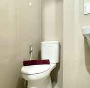 In-room Bathroom 5 Homey and Good Choice Studio Transpark Cibubur Apartment By Travelio