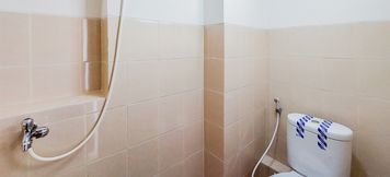 In-room Bathroom 5 Cozy Stay and Homey 1BR Loftvilles City Apartment By Travelio