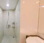 Toilet Kamar 3 Big Studio Loft Apartment at The Reiz Suites Medan By Travelio