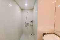 Toilet Kamar Big Studio Loft Apartment at The Reiz Suites Medan By Travelio