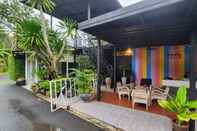 Lobby Colorful Pool Villa