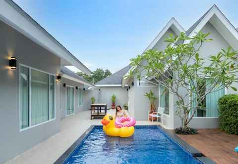 Exterior Colorful Pool Villa