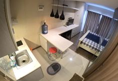 기타 4 Student Park 732 by We Stay