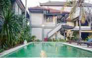 Swimming Pool 5 Urbanview Hotel Anna Kuta Inn Bali