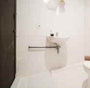 Toilet Kamar 2 Cozy and New Japanese Studio at The City Square Surabaya Apartment By Travelio