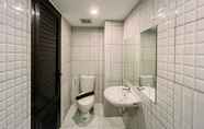 In-room Bathroom 4 Comfort and Cozy Living Studio De Prima Apartment By Travelio