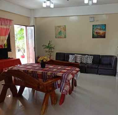 Lobby 2 RedDoorz @ Mary Land Transient Alaminos Pangasinan