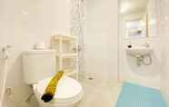 In-room Bathroom 5 Homey Living 2BR Apartment at Tokyo Riverside PIK 2 By Travelio