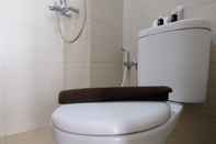 Toilet Kamar Strategic and Comfy 2BR at Gateway Pasteur Apartment By Travelio