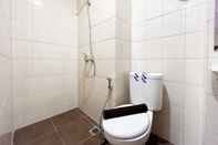 In-room Bathroom Tidy and Best Deal Studio Apartment Vida View Makassar By Travelio