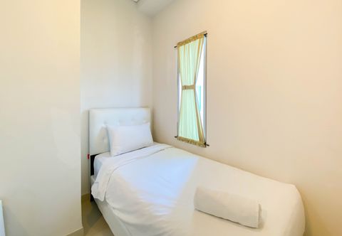 卧室 Modern and Cozy Look Studio Apartment Capitol Park Residence By Travelio