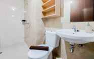 In-room Bathroom 4 Comfort 1BR Apartment at Transpark Bintaro By Travelio