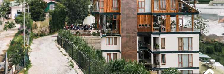 Lobby Teak House Da Lat