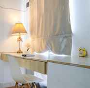 Sảnh chờ 2 Homey and Cozy Living Studio Patraland Urbano Apartment By Travelio