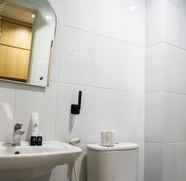 In-room Bathroom 4 Homey and Cozy Living Studio Patraland Urbano Apartment By Travelio