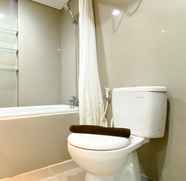 In-room Bathroom 4 Nice and Cozy Studio at Azalea Suites Apartment By Travelio