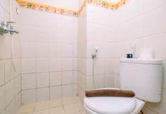 Toilet Kamar 6 Cozy Stay 2BR Apartment at Bogor Valley By Travelio