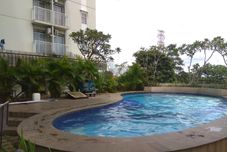 Kolam Renang Cozy Stay 2BR Apartment at Bogor Valley By Travelio