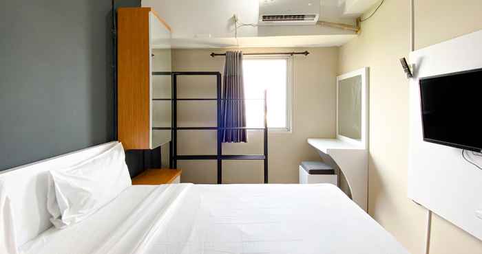 Bilik Tidur Cozy Stay 1BR Apartment at Mont Blanc Bekasi By Travelio