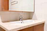 In-room Bathroom Homey and Beautiful 2BR Apartment Thamrin Residence By Travelio