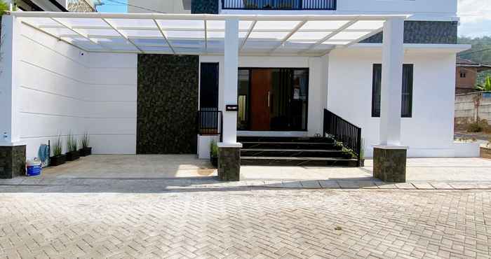 Exterior Villa Amithy Batu Malang